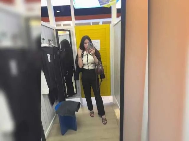 Offline Alliina-leee on BongaCams