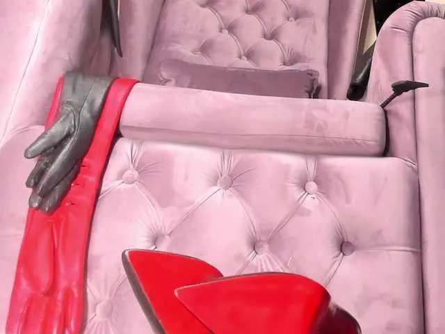 Offline MistressLilla on BongaCams