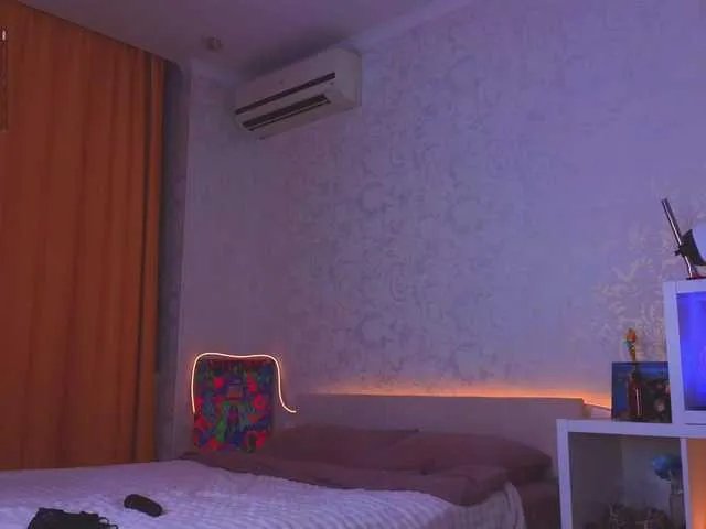 Offline RenaWong on BongaCams